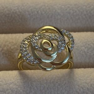 Elegant flower rhinestone ring 14k gold plated new